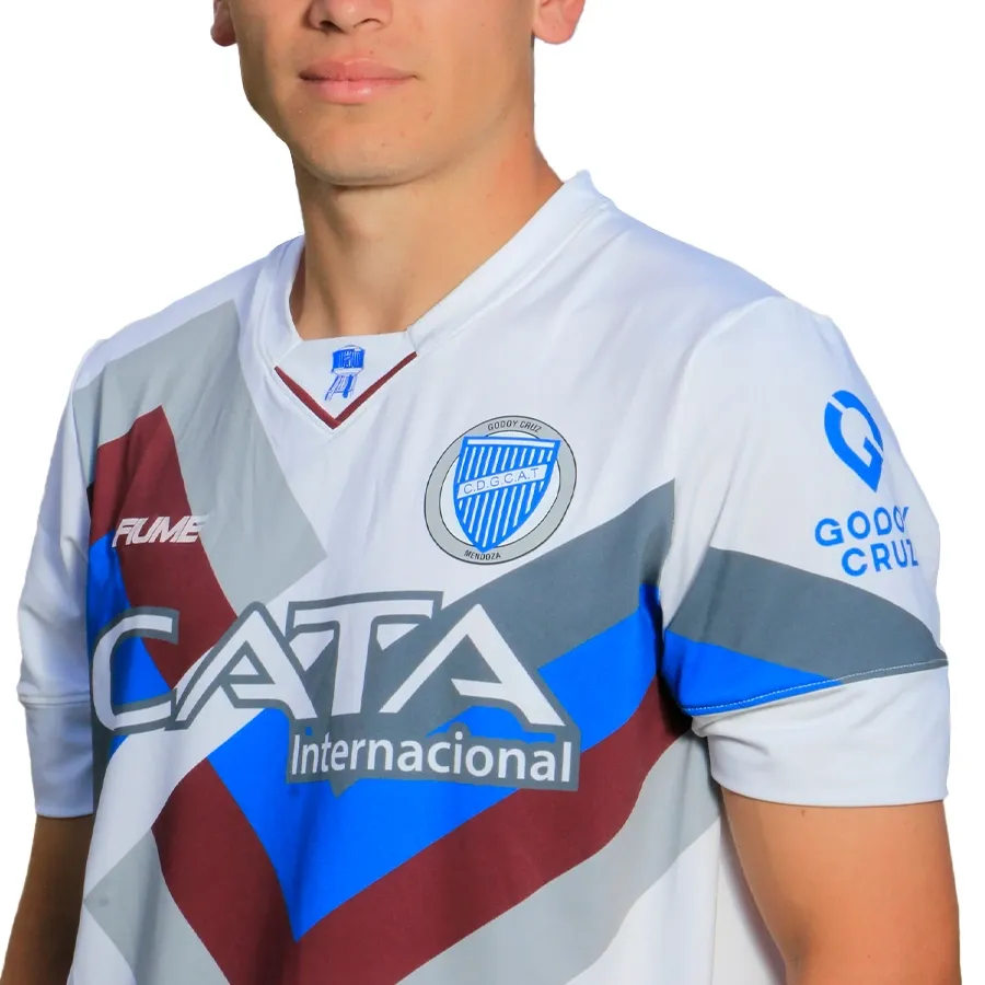 Imagen 1 de 4 de Camiseta Fiume Sport Alternativa Godoy Cruz 2025-BLANCO/GRIS/VINO