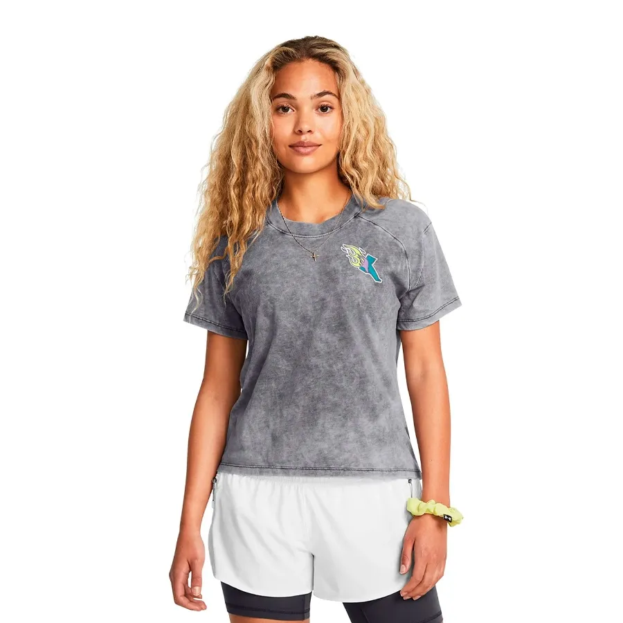 Imagen 0 de 4 de Remera Under Armour Run Everywhere Graphic-GRIS