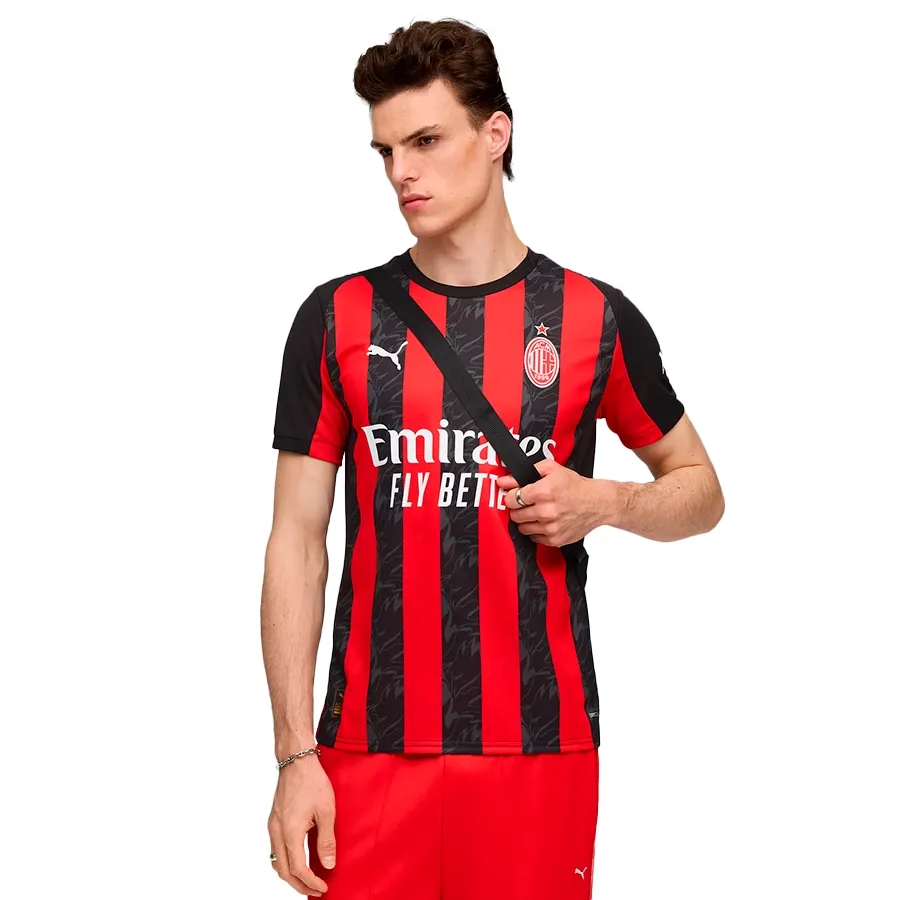 Imagen 0 de 5 de Camiseta Puma Home AC Milan 25/26-NEGRO/ROJO