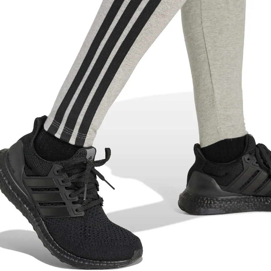 Imagen 4 de 5 de Calza adidas Essentials 3 Stripes-GRIS