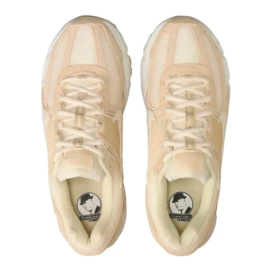 Imagen 3 de 8 de Zapatillas Nike Vomero 5-BEIGE/BLANCO