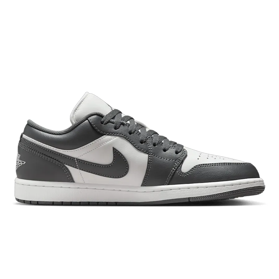 Imagen 0 de 7 de Zapatillas Nike Air Jordan 1 Low-GRIS/BLANCO