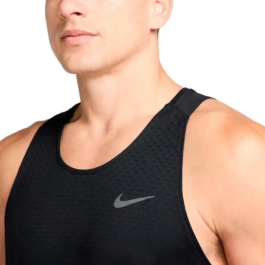 Imagen 2 de 5 de Musculosa Nike Stride Tank-NEGRO