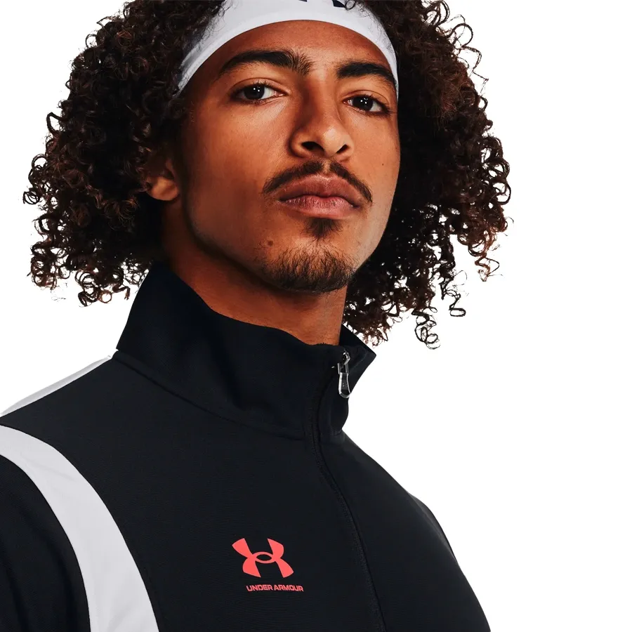 Imagen 3 de 4 de Conjunto Under Armour Challenger-NEGRO/NARANJA FLUOR