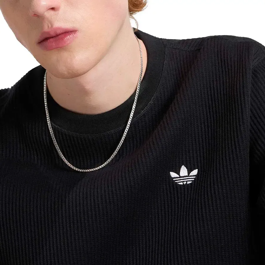 Imagen 3 de 5 de Remera adidas originals Essentials Waffle-NEGRO