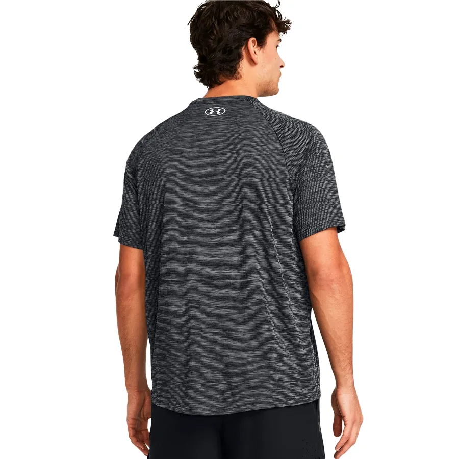 Imagen 1 de 5 de Remera Under Armour Tech Textured-GRIS