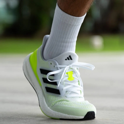 Por qué se rompen las zapatillas en el dedo gordo