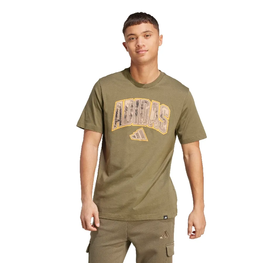 Imagen 0 de 4 de Remera adidas Camo Script Graphic-OLIVA