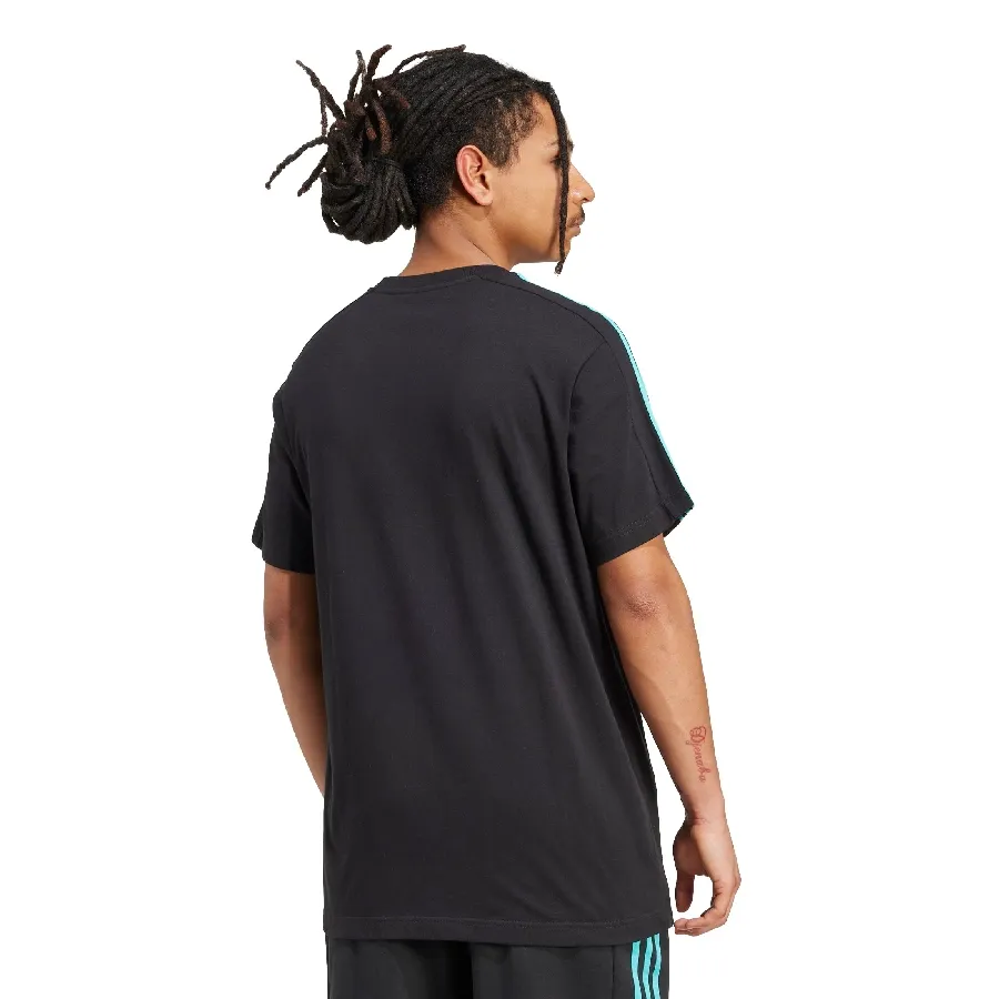 Imagen 1 de 6 de Remera adidas ADN Mercedes- AMG Petronas Formula One Team-NEGRO/TURQUESA