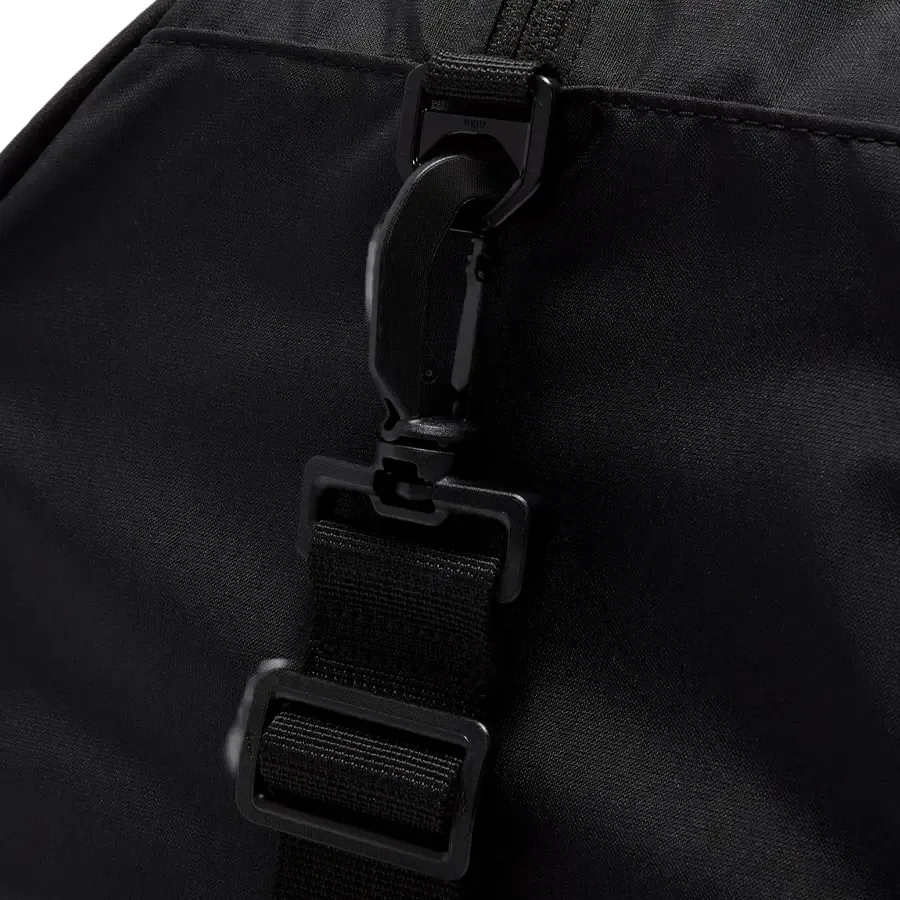 Imagen 5 de 7 de Bolso Nike Gym Club-NEGRO