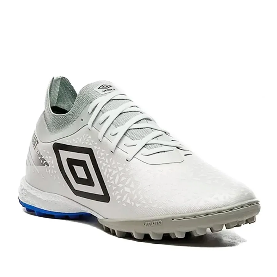 Imagen 2 de 4 de Botines Umbro Adamant Premier-BLANCO/NEGRO/PLATA