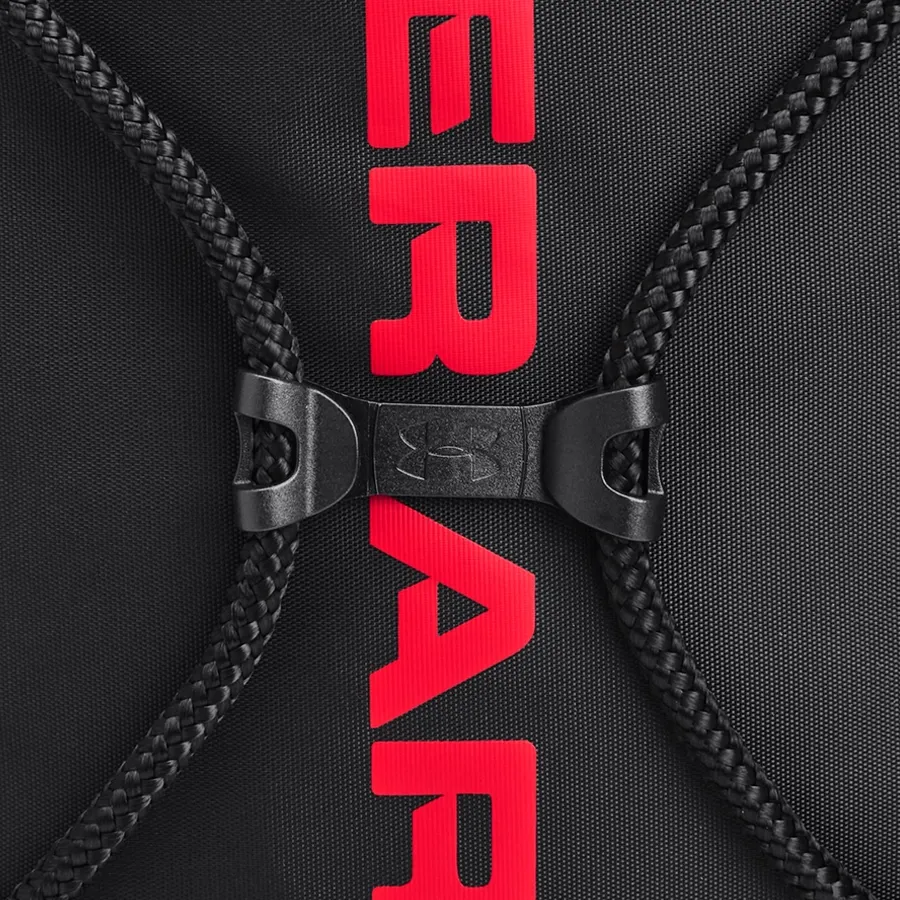 Imagen 2 de 4 de Mochila Under Armour Ozsee Sackpack-ROJO/NEGRO