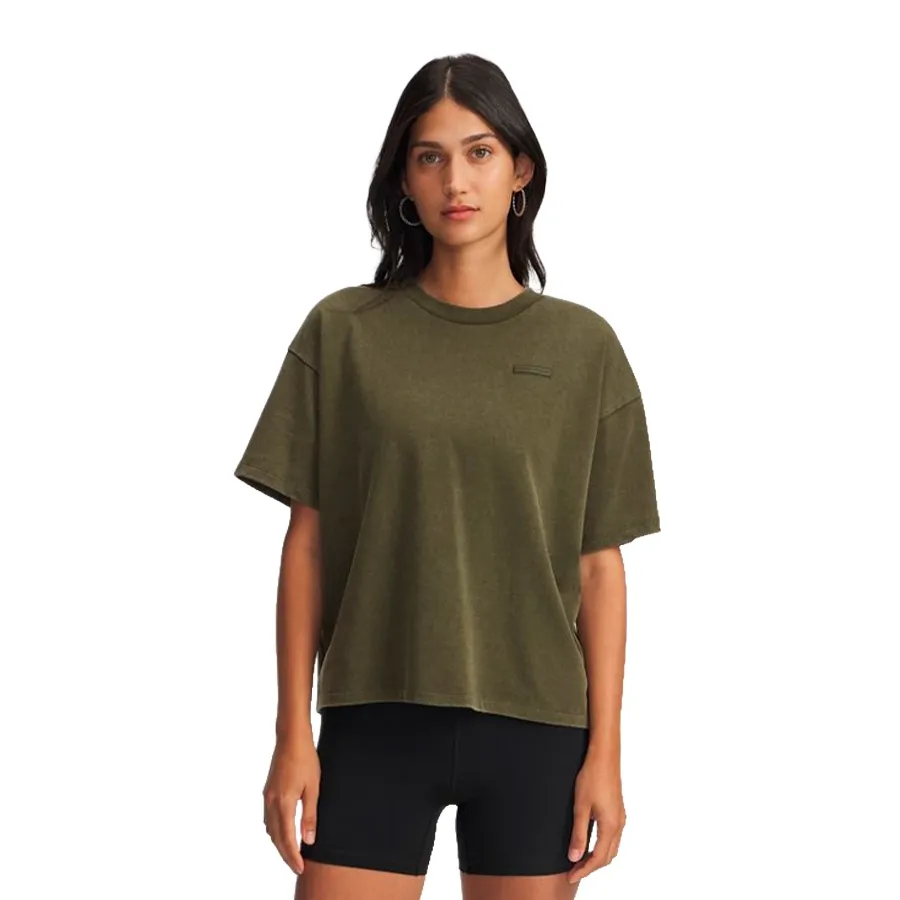 Imagen 0 de 3 de Remera Under Armour Boxy Wash Heavyweight-VERDE OLIVA