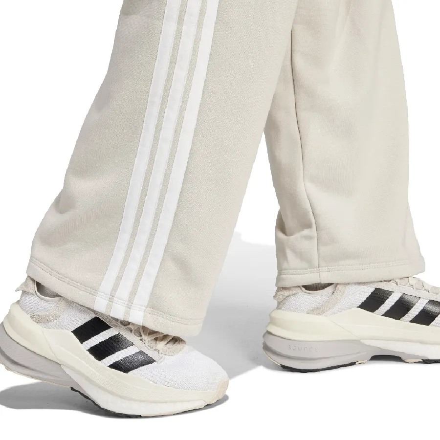 Imagen 4 de 5 de Pantalón adidas Essentials de felpa francesa 3 tiras-BEIGE