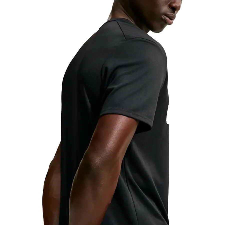 Imagen 2 de 4 de Remera Nike Miler Run-NEGRO