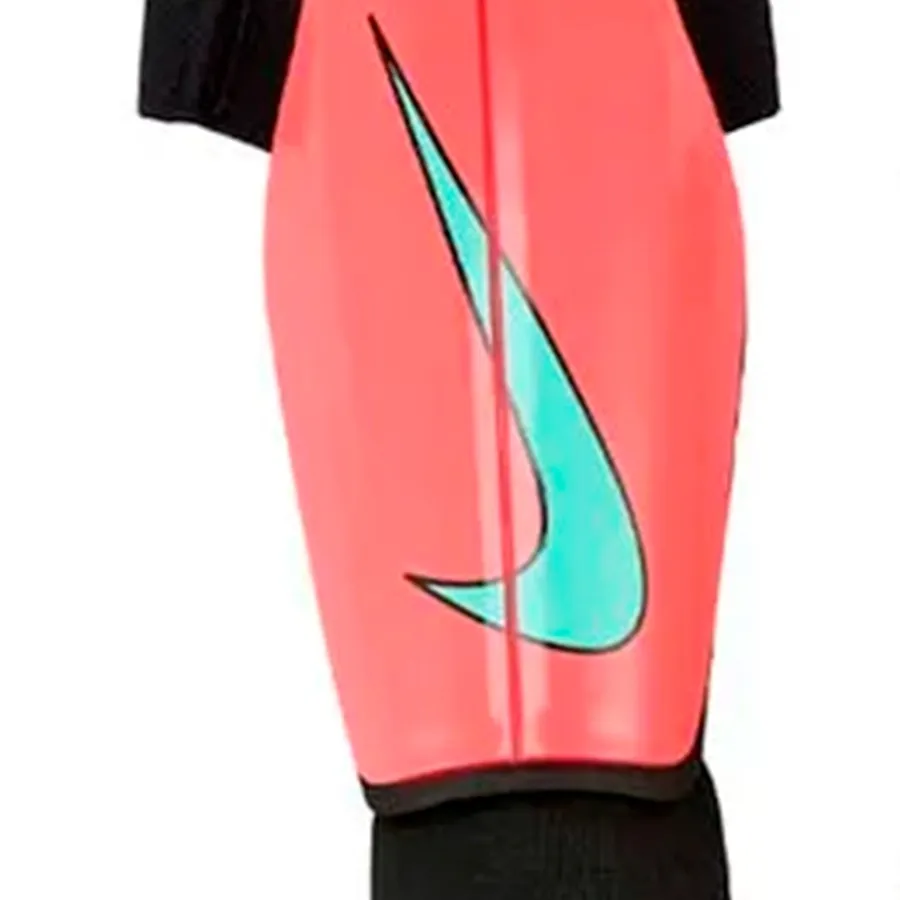 Imagen 1 de 2 de Canilleras Nike Charge-SALMON/TURQUESA