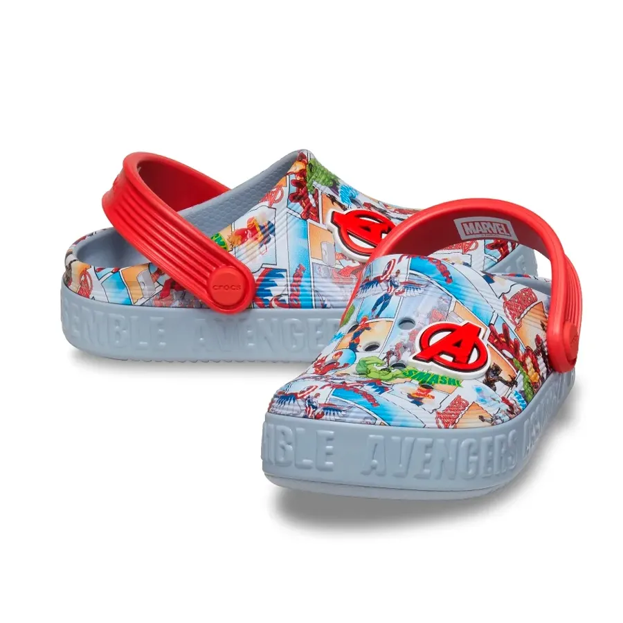 Imagen 3 de 7 de Sandalias Crocs Avengers Off Court-GRIS/ROJO