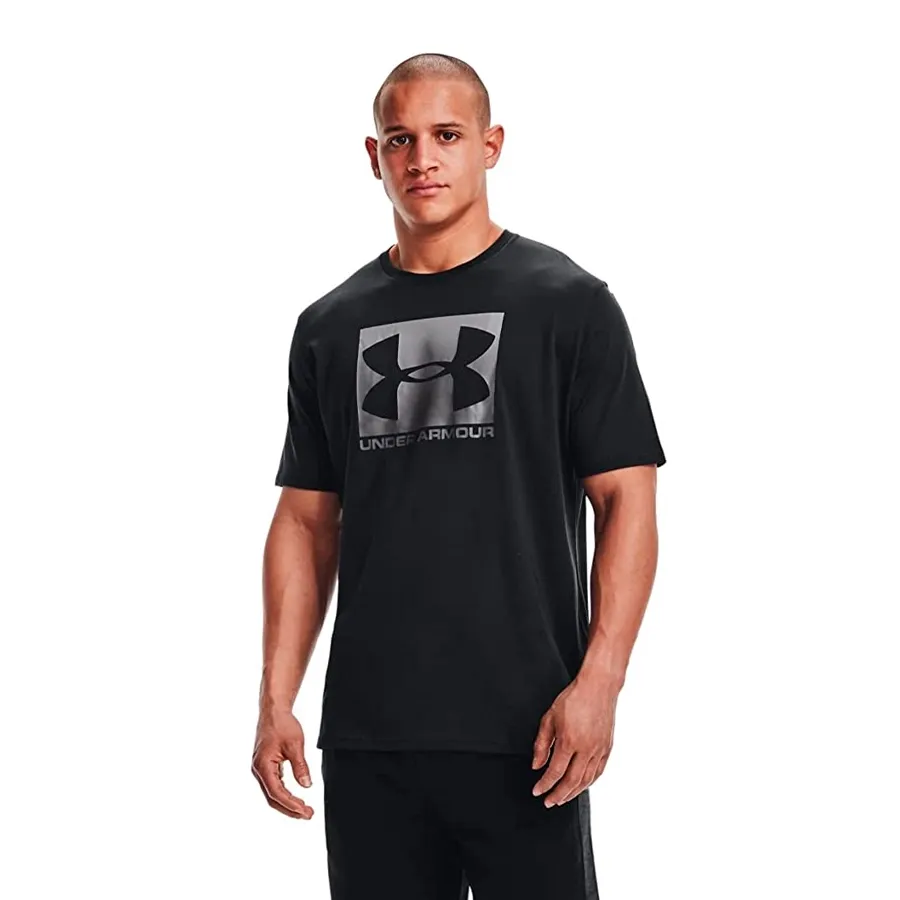 Imagen 2 de 5 de Remera Under Armour Boxed Sportstyle-NEGRO