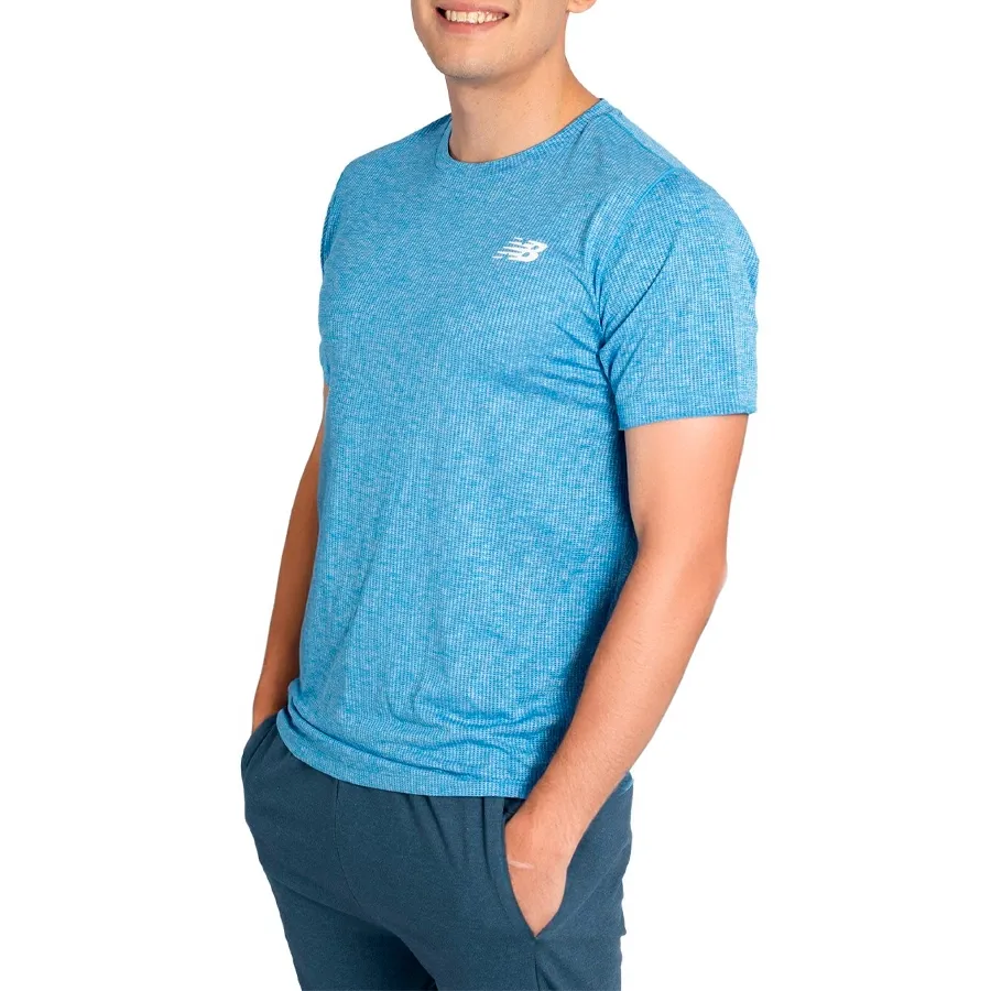 Imagen 1 de 3 de Remera New Balance Tenacity-AZUL