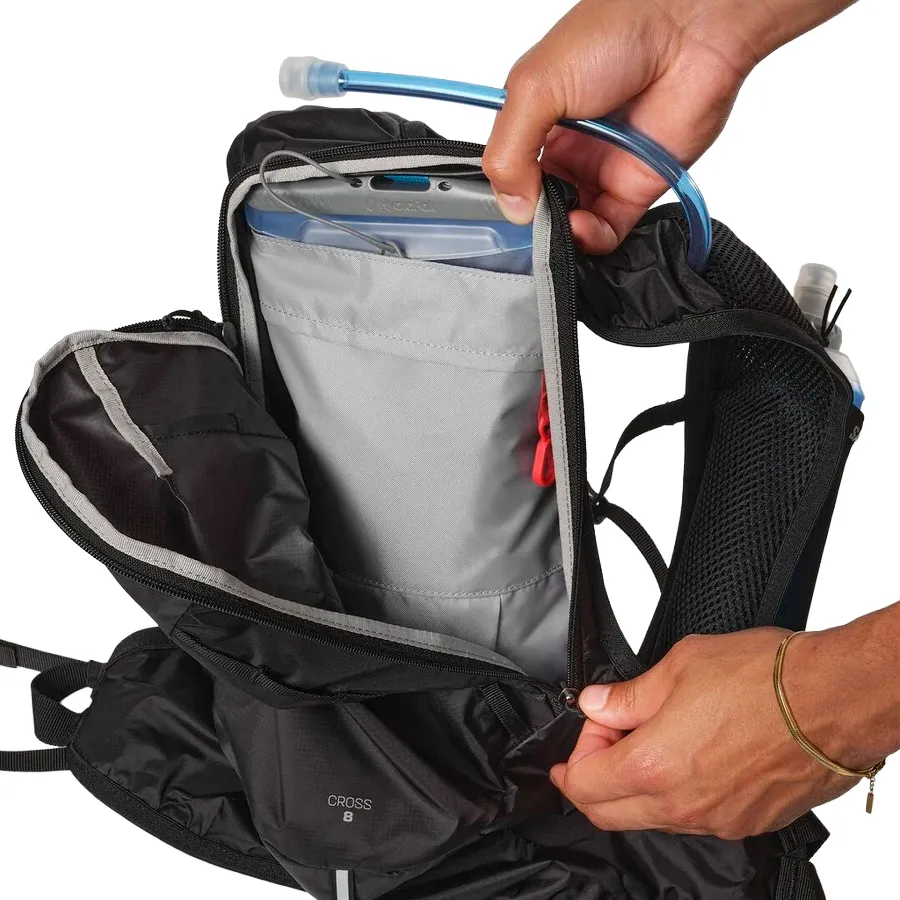 Imagen 4 de 6 de Mochila Salomon Cross 8-NEGRO