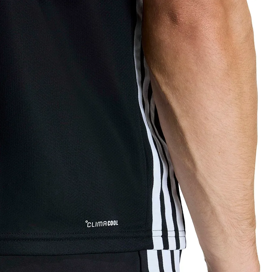 Imagen 4 de 5 de Remera adidas Workout Essentials 3 Stripes-NEGRO