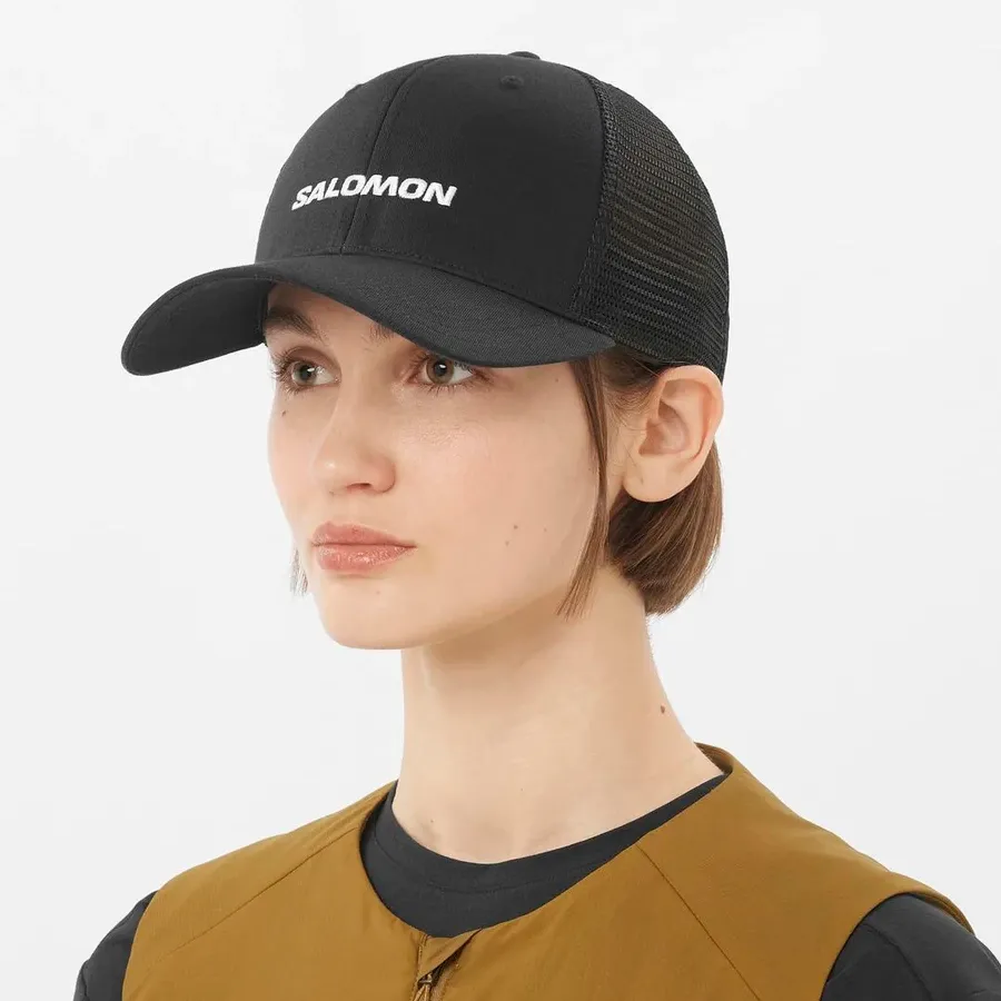 Imagen 3 de 5 de Gorra Salomon Logo Trucker-NEGRO