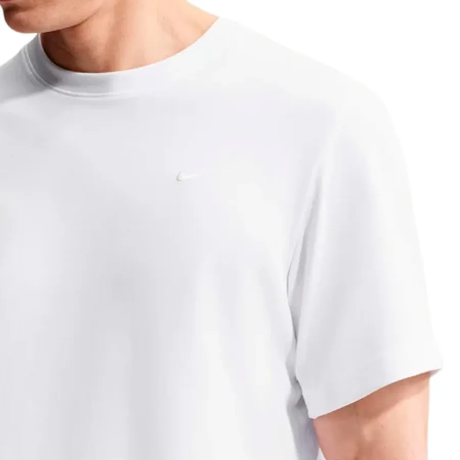 Imagen 2 de 3 de Remera Nike Primary-BLANCO