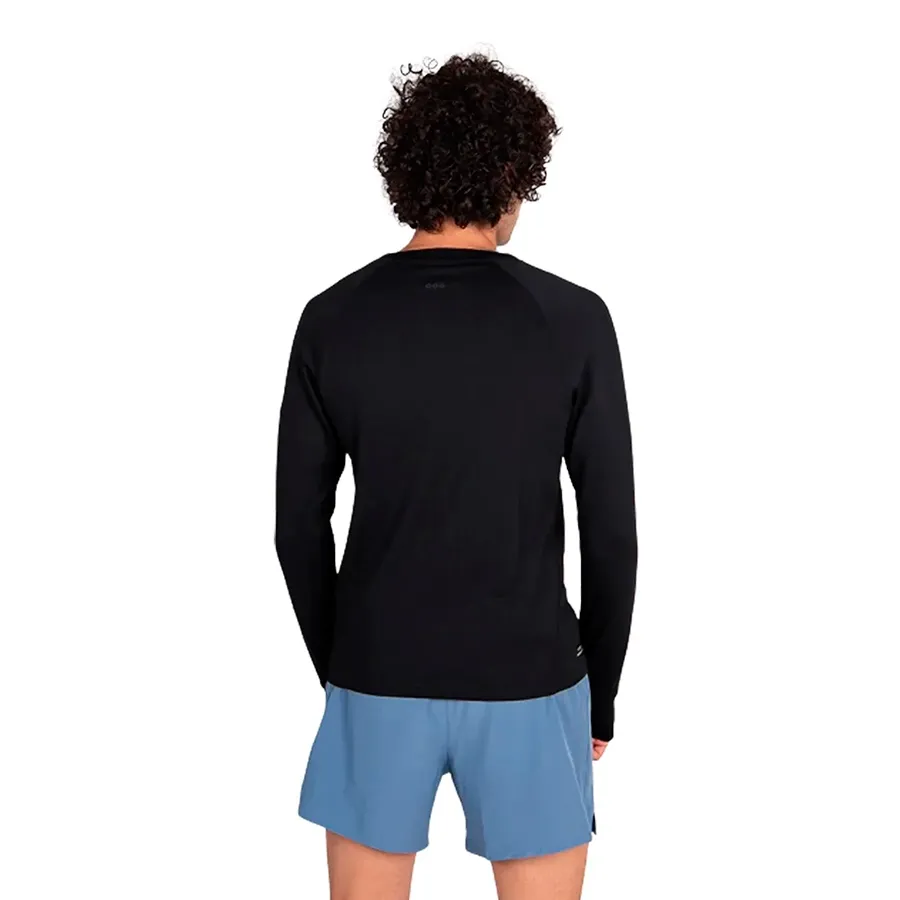 Imagen 2 de 5 de Buzo Saucony Thermal Top Triumph 3D Crew-NEGRO