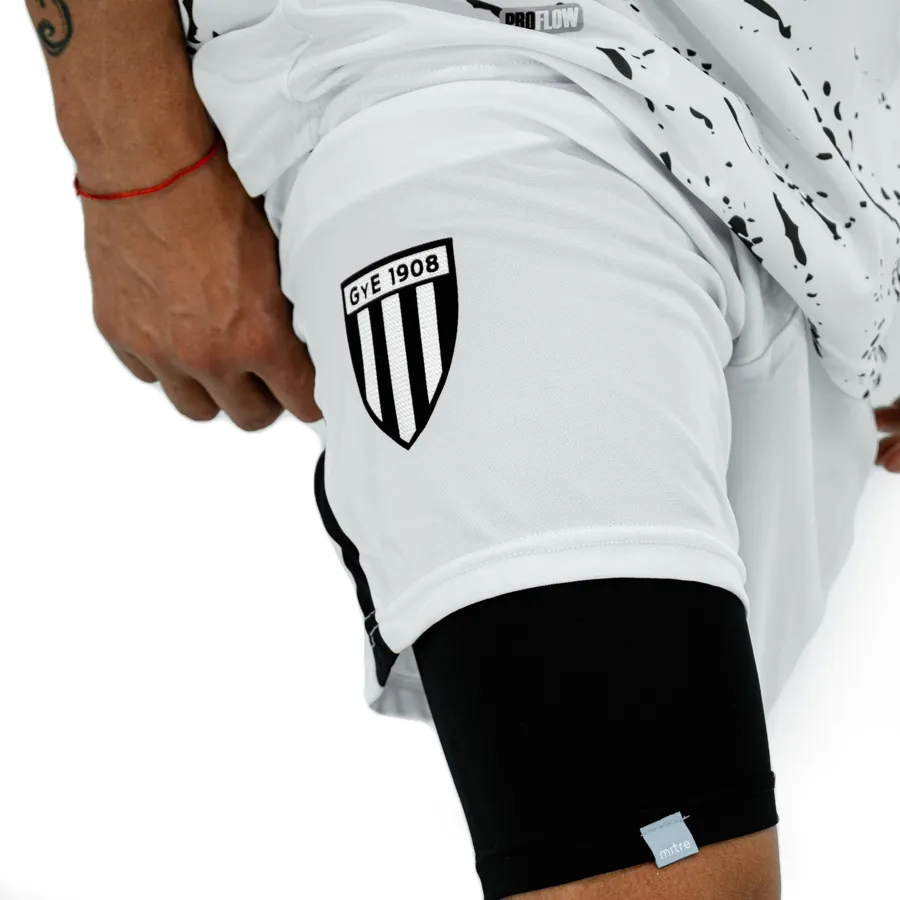 Imagen 3 de 5 de Shorts Mitre Alternativo Gimnasia y Esgrima-BLANCO/NEGRO