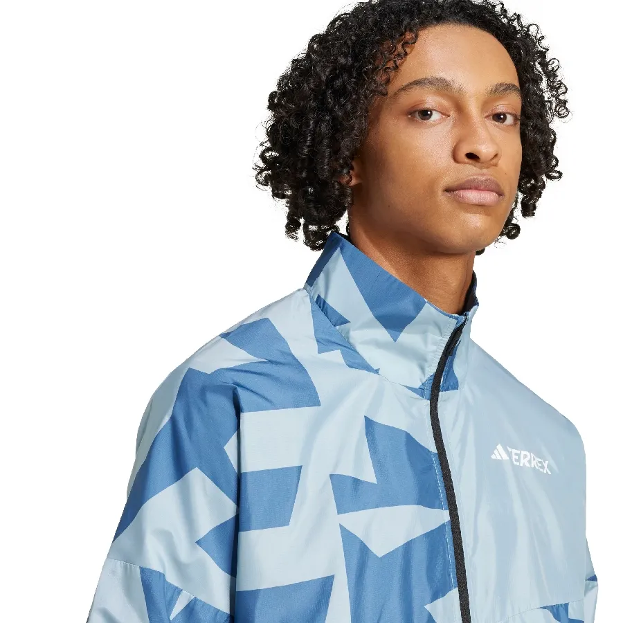 Imagen 3 de 5 de Campera adidas Mt Print Wind J-CELESTE/AZUL