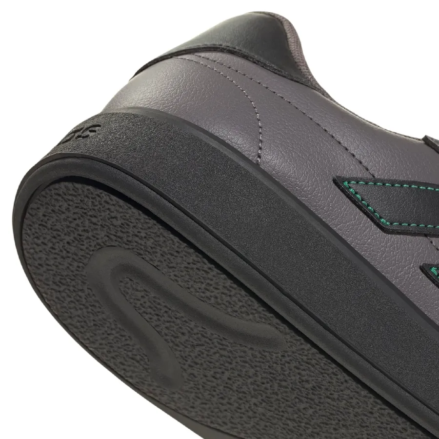 Imagen 5 de 7 de Zapatillas adidas Courtblock-MARRON/NEGRO