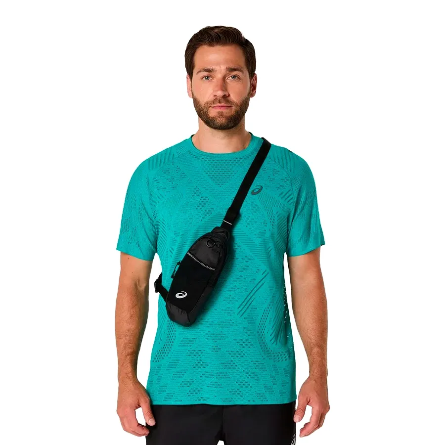 Imagen 2 de 3 de Bolso Crossbody Pouch-NEGRO