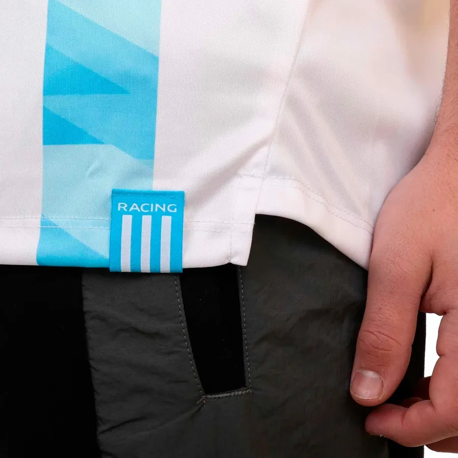 Imagen 3 de 4 de Camiseta Kappa Racing Club Pre Match 2022-BLANCO/CELESTE