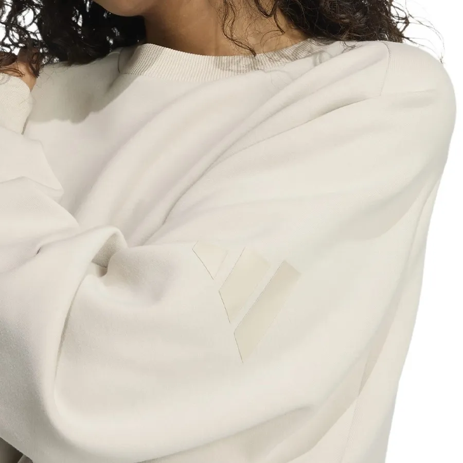 Imagen 3 de 4 de Buzo adidas All Szn Soft Lux Loose-BEIGE