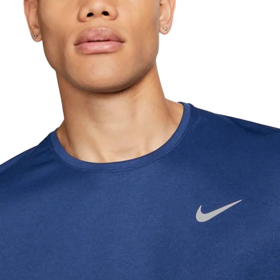 Imagen 2 de 3 de Remera Nike Miler Dri-FIT UV Short-Sleeve Running Top-MARINO