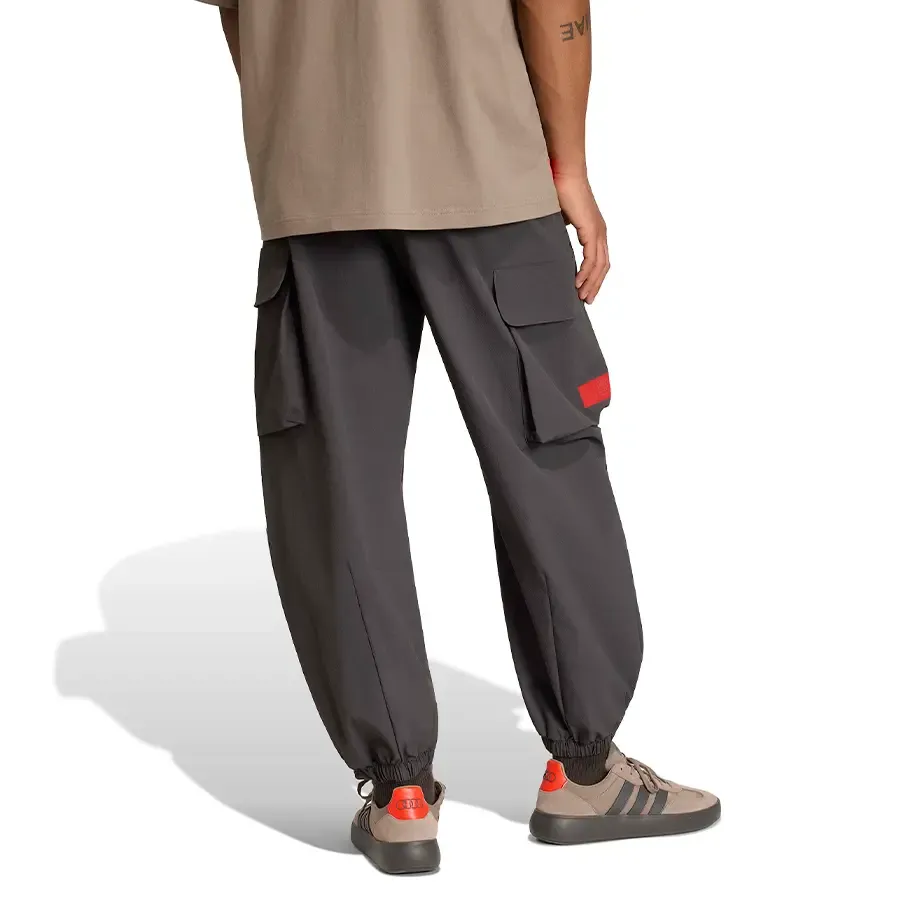 Imagen 1 de 5 de Pantalón adidas Elevated Audi Revolut F1 Team-GRAFITO/ROJO