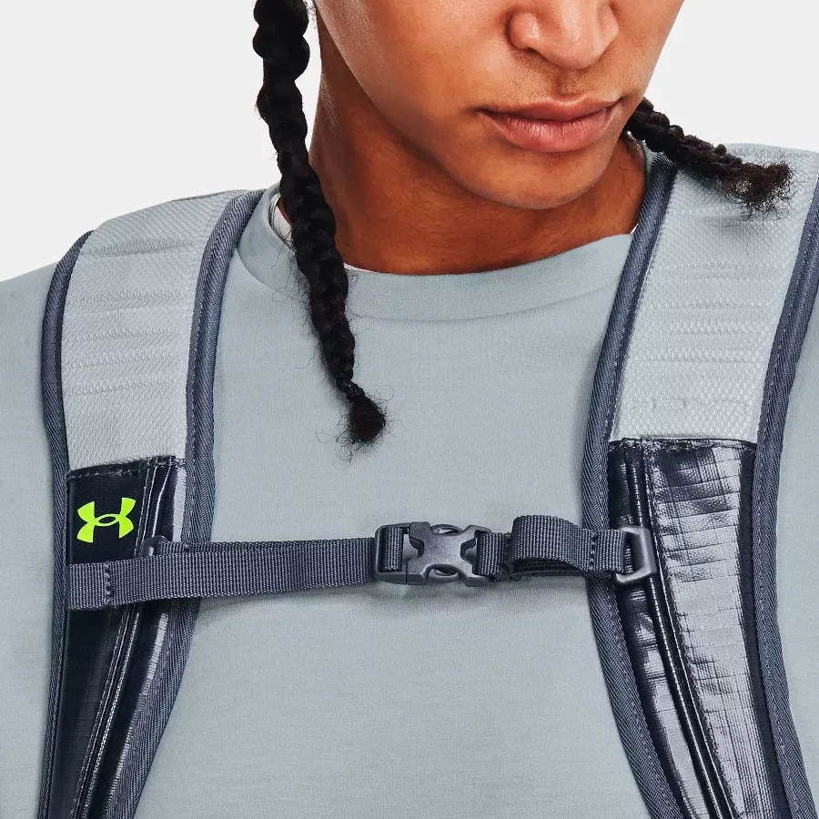 Imagen 6 de 8 de Mochila Under Armour Summit-MARINO/GRIS