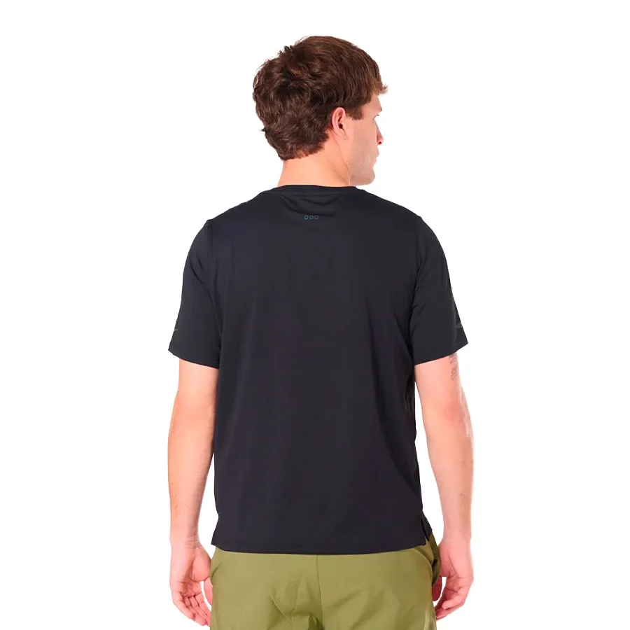 Imagen 1 de 5 de Remera Saucony Peregrine Tr Graphic-NEGRO