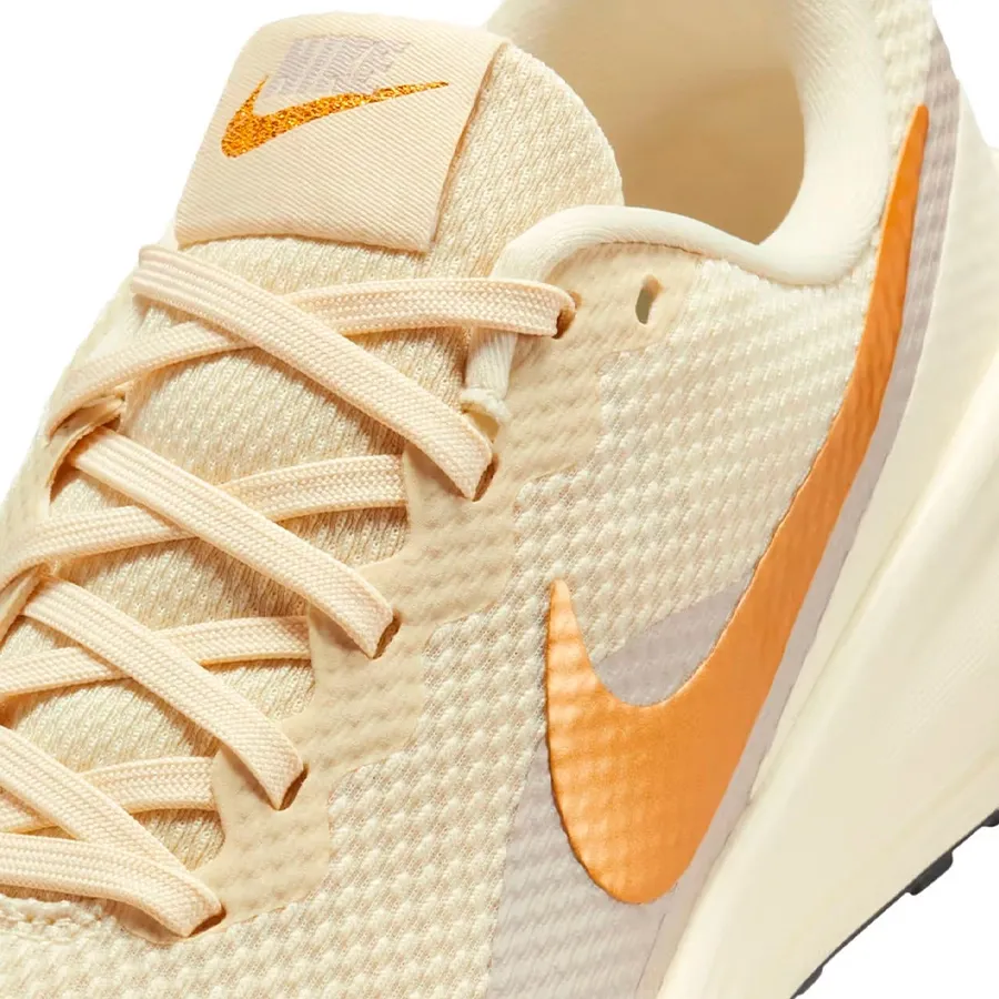 Imagen 4 de 5 de Zapatillas Nike Revolution 8-NATURAL/AMBAR