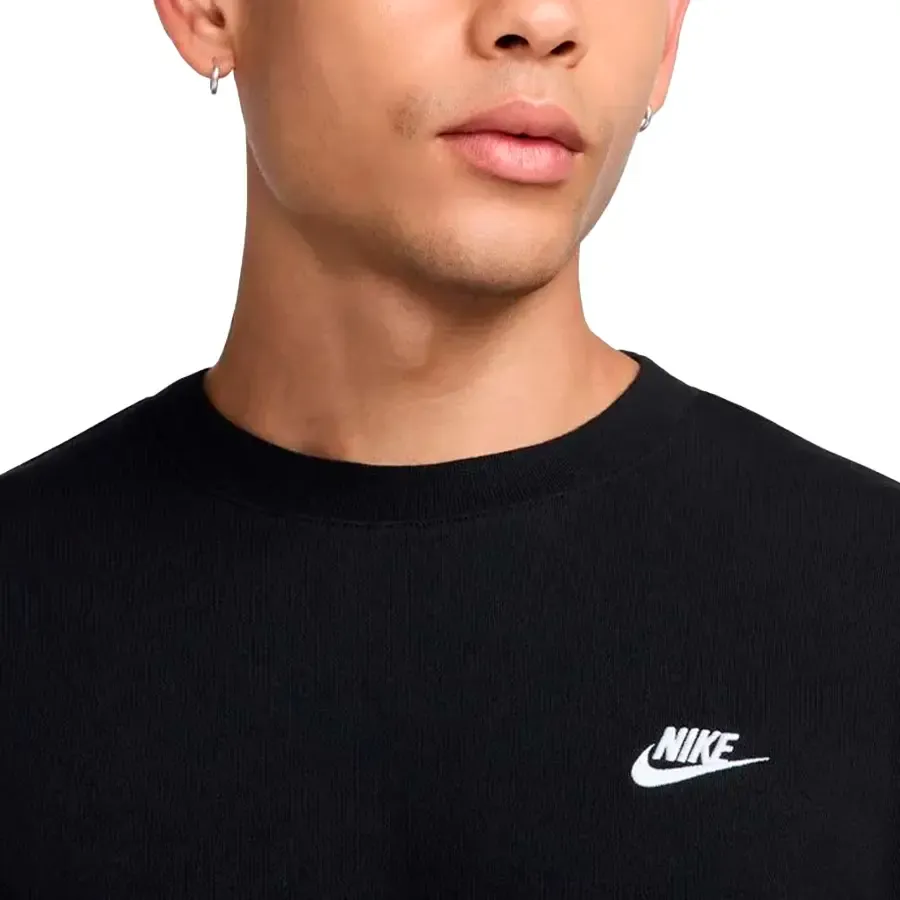 Imagen 2 de 4 de Buzo Nike Club Crew-NEGRO