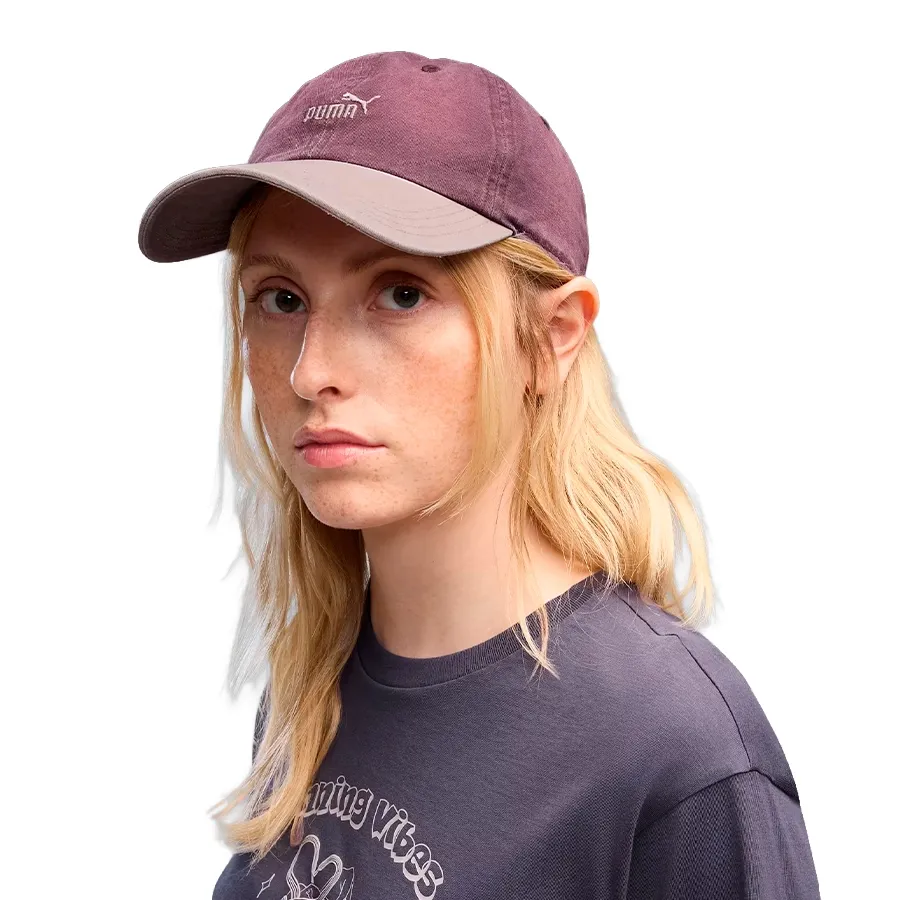 Imagen 2 de 4 de Gorra Puma Essentials Elevated-VINO-BEIGE