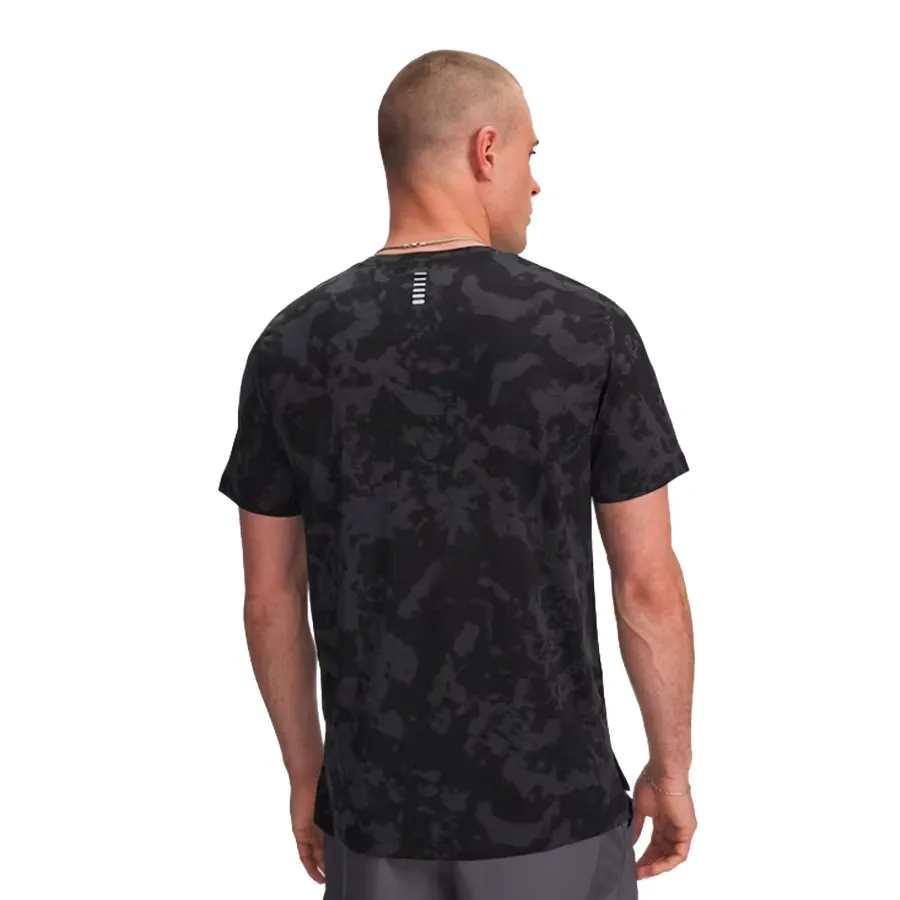 Imagen 1 de 3 de Remera Under Armour Launch Printed-NEGRO
