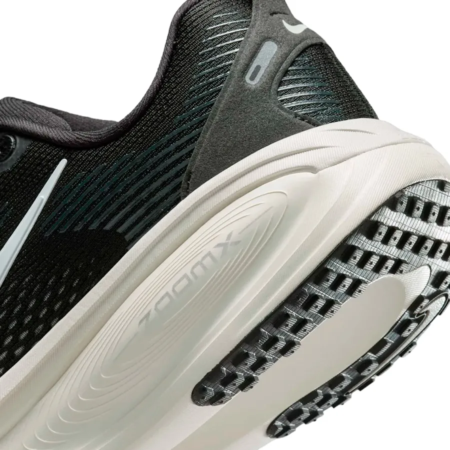 Imagen 7 de 8 de Zapatillas Nike Vomero 18-NEGRO