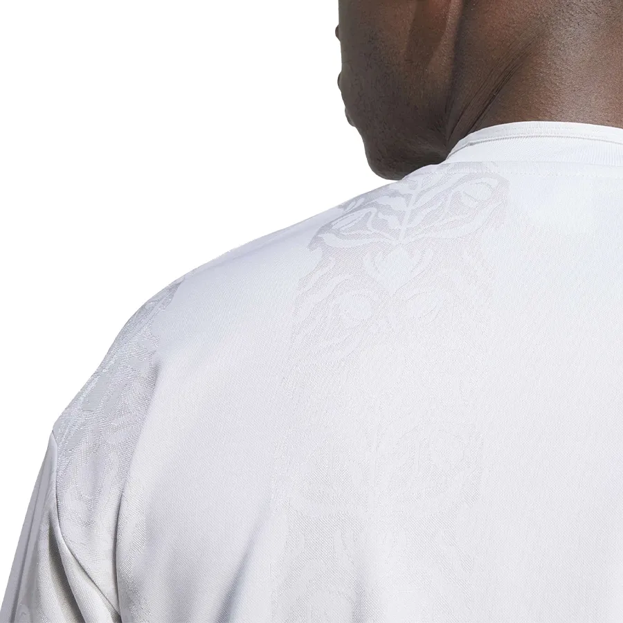 Imagen 4 de 5 de Remera adidas Common Goal-GRIS/NEGRO/ROSA