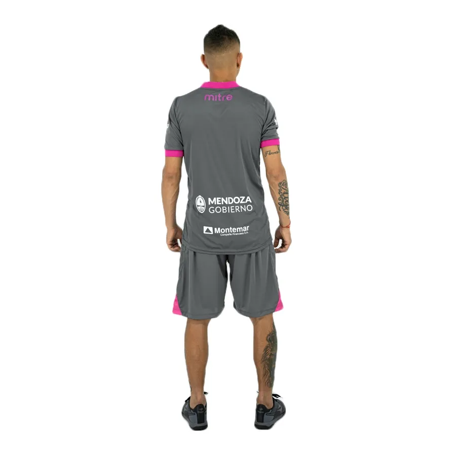 Imagen 2 de 9 de Camiseta Mitre Alternativa Gimnasia y Esgrima-GRIS/FUCSIA