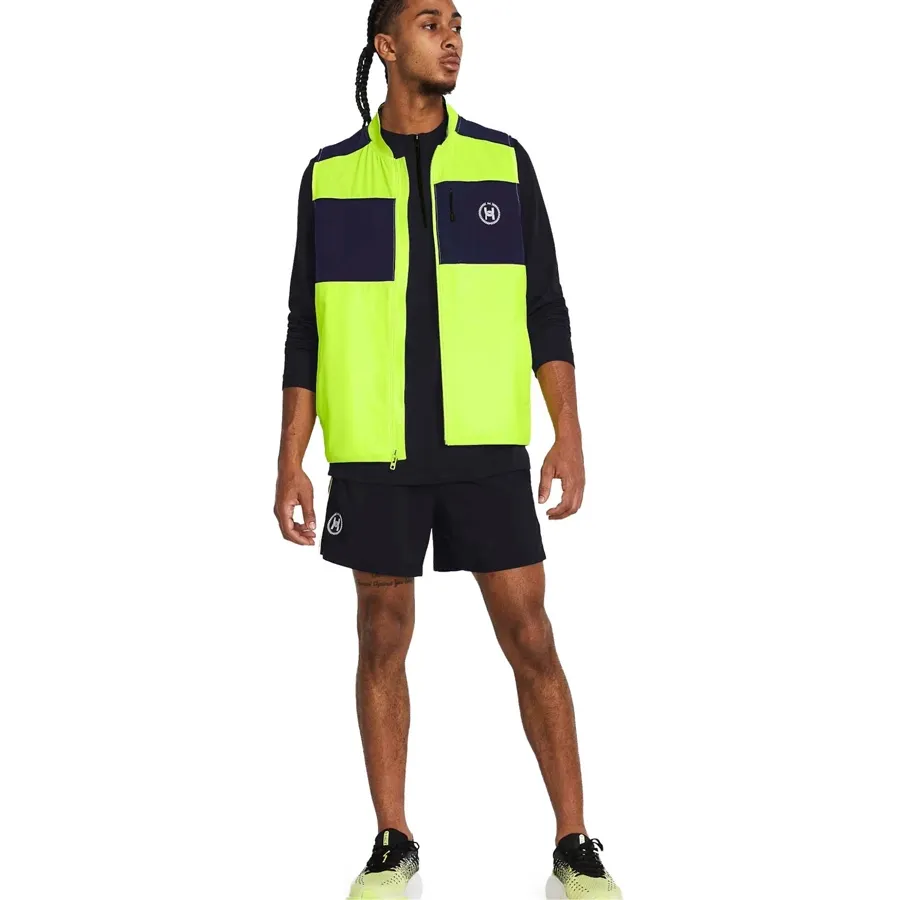 Imagen 2 de 6 de Chaleco Under Armour Run Everywhere-VERDE FLUOR/NEGRO