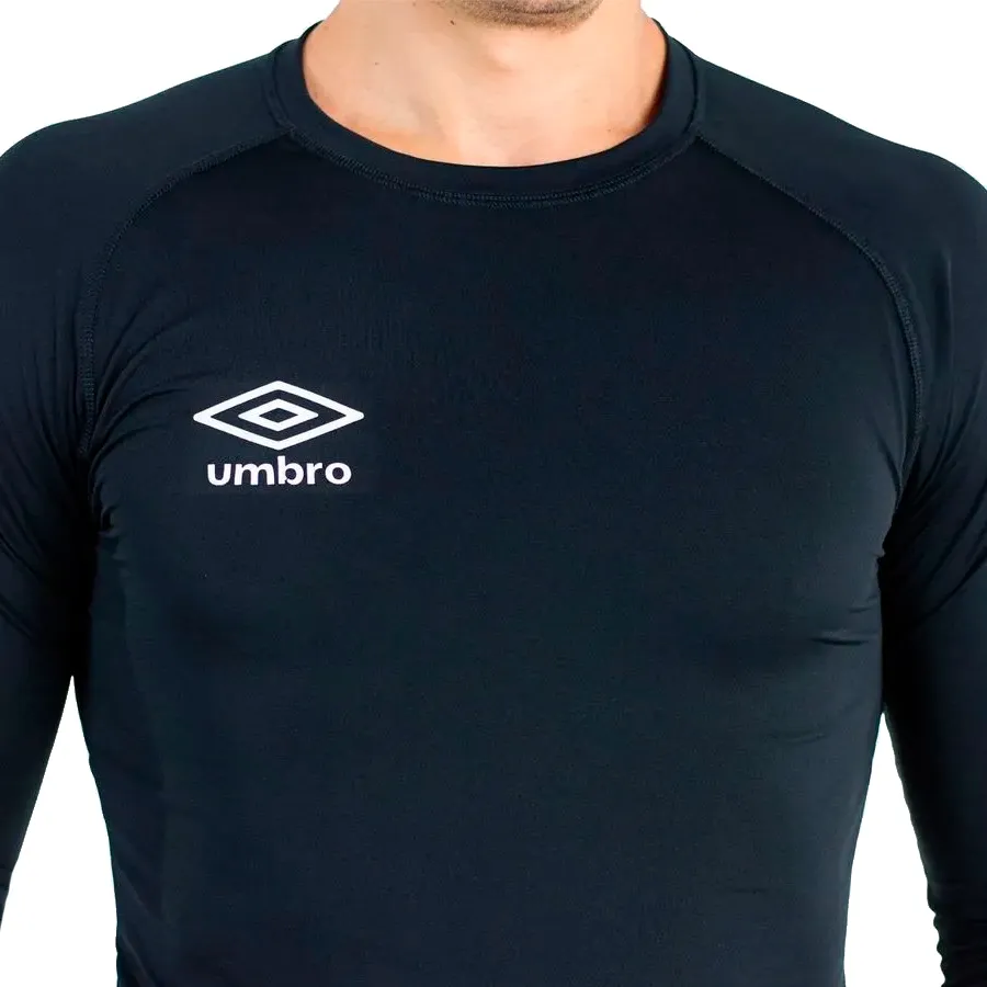 Imagen 2 de 3 de Remera Umbro Térmica-NEGRO