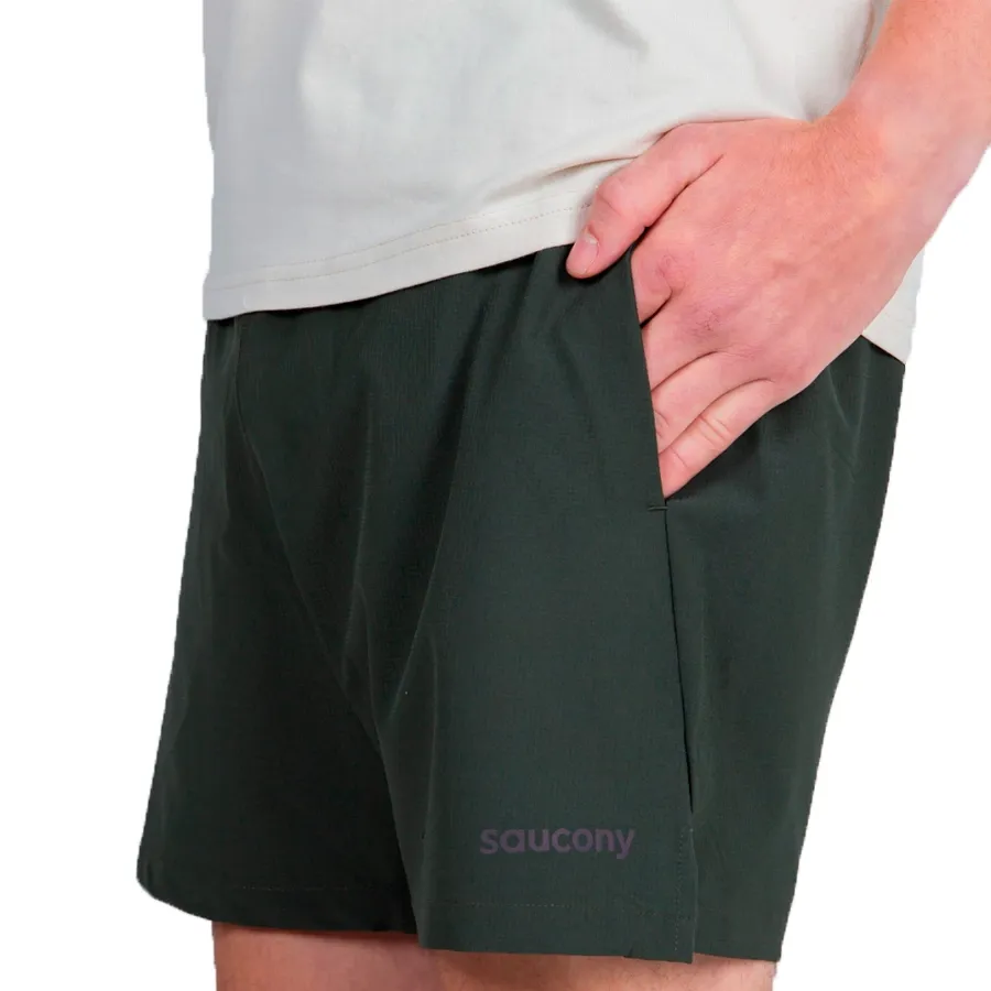 Imagen 1 de 6 de Shorts Saucony Pantalón  Explorer Utility 5-VERDE OLIVA/AMARILLO
