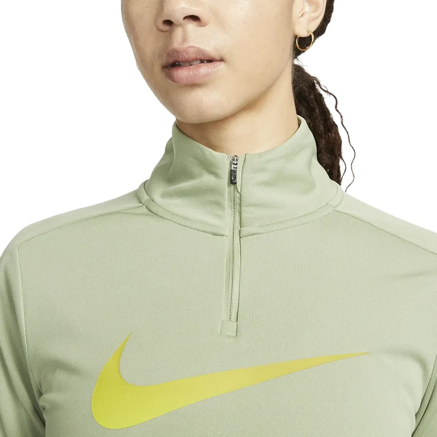 Imagen 2 de 5 de Buzo Nike Dri-FIT Swoosh-VERDE OLIVA