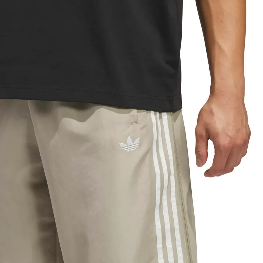 Imagen 3 de 5 de Pantalón adidas originals Windbreak-BEIGE